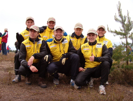 yl.vas: Sami V�h�nen, Jukka Erkkil�, Tuomas Tervo, Vesa Forsblom, alh.vas: Ari Laapas, Marko V�is�nen ja Evgeny Fadeev